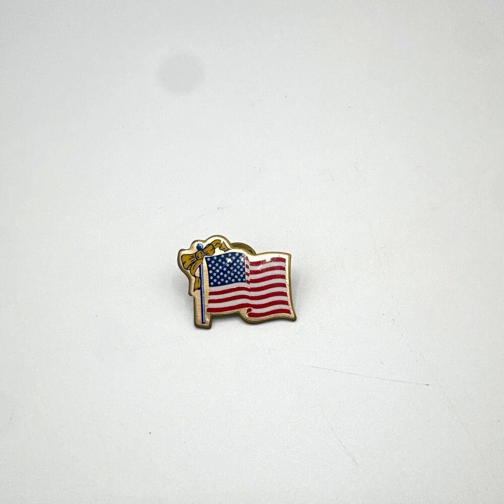 American Flag Patriotic Pinback Lapel Pin - Patriotic Theme